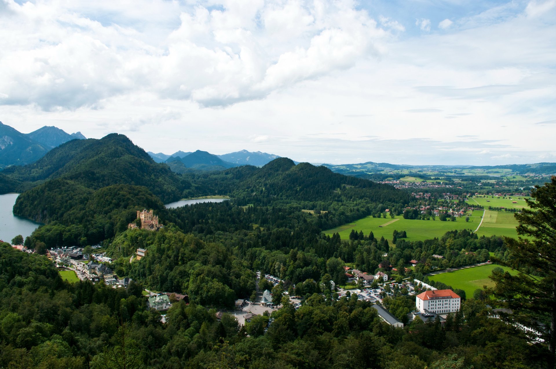 deutschland bayern füssen berge wald fluss häuser schloss landschaft natur