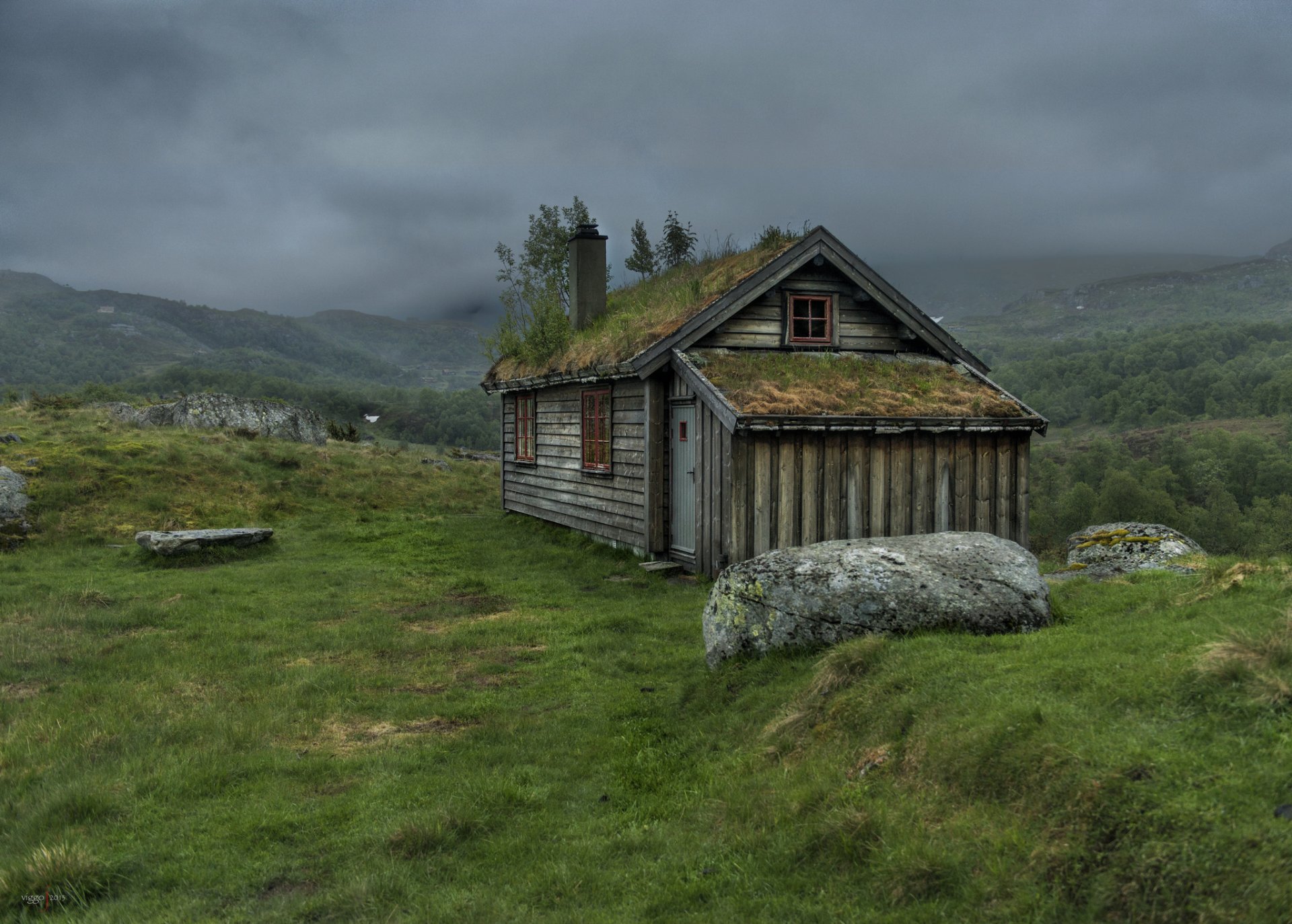 norwegia rugaland gullingen góry dom chmury lato