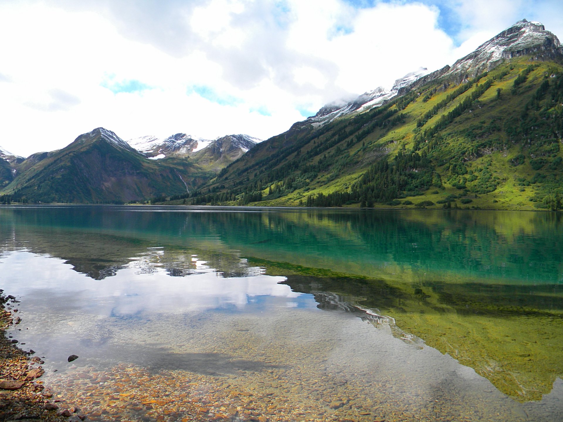 lake sayan mountain