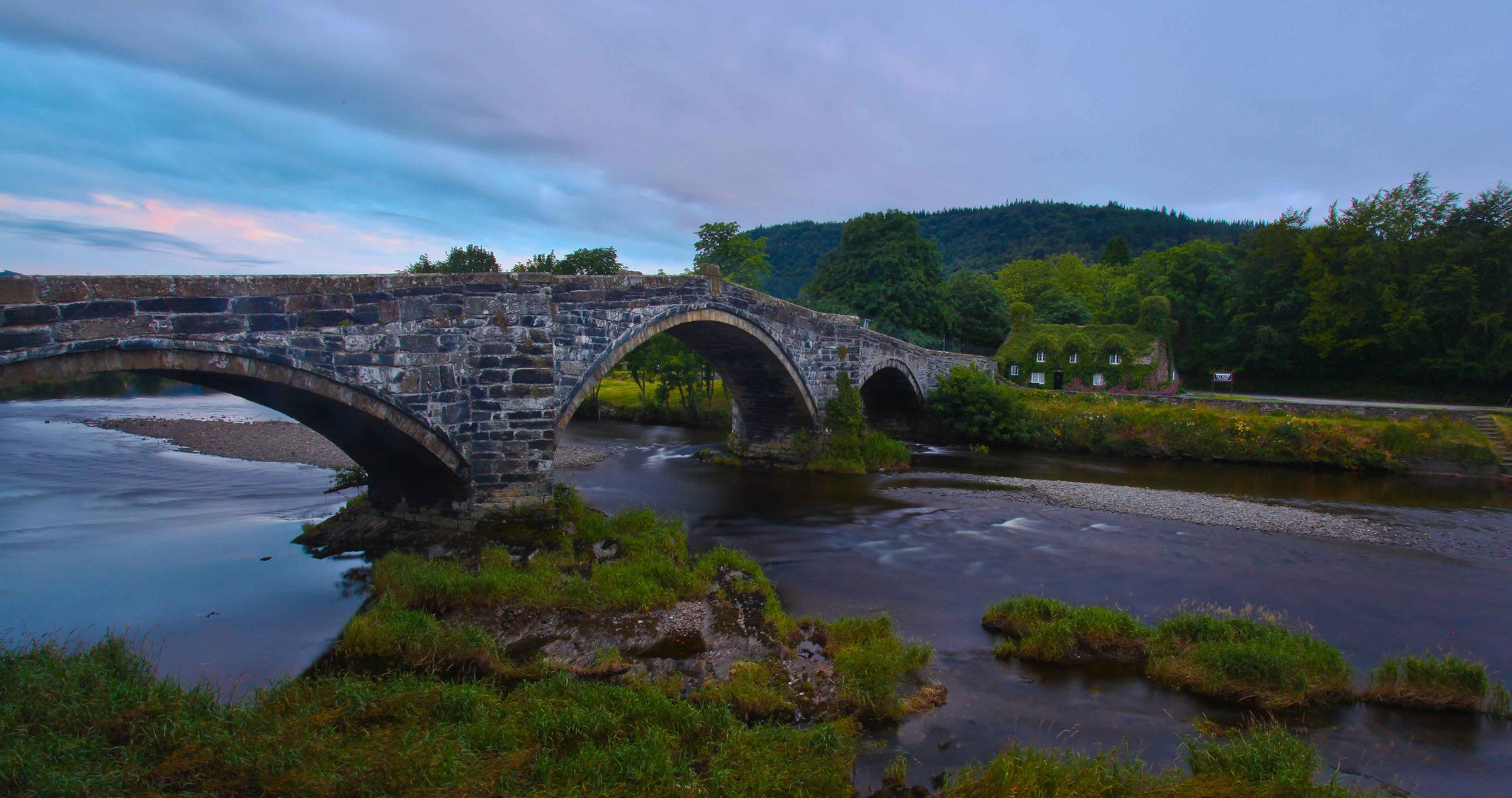 brücke llanrwst wales england convey river tu hwnt i r bont brücke conui river