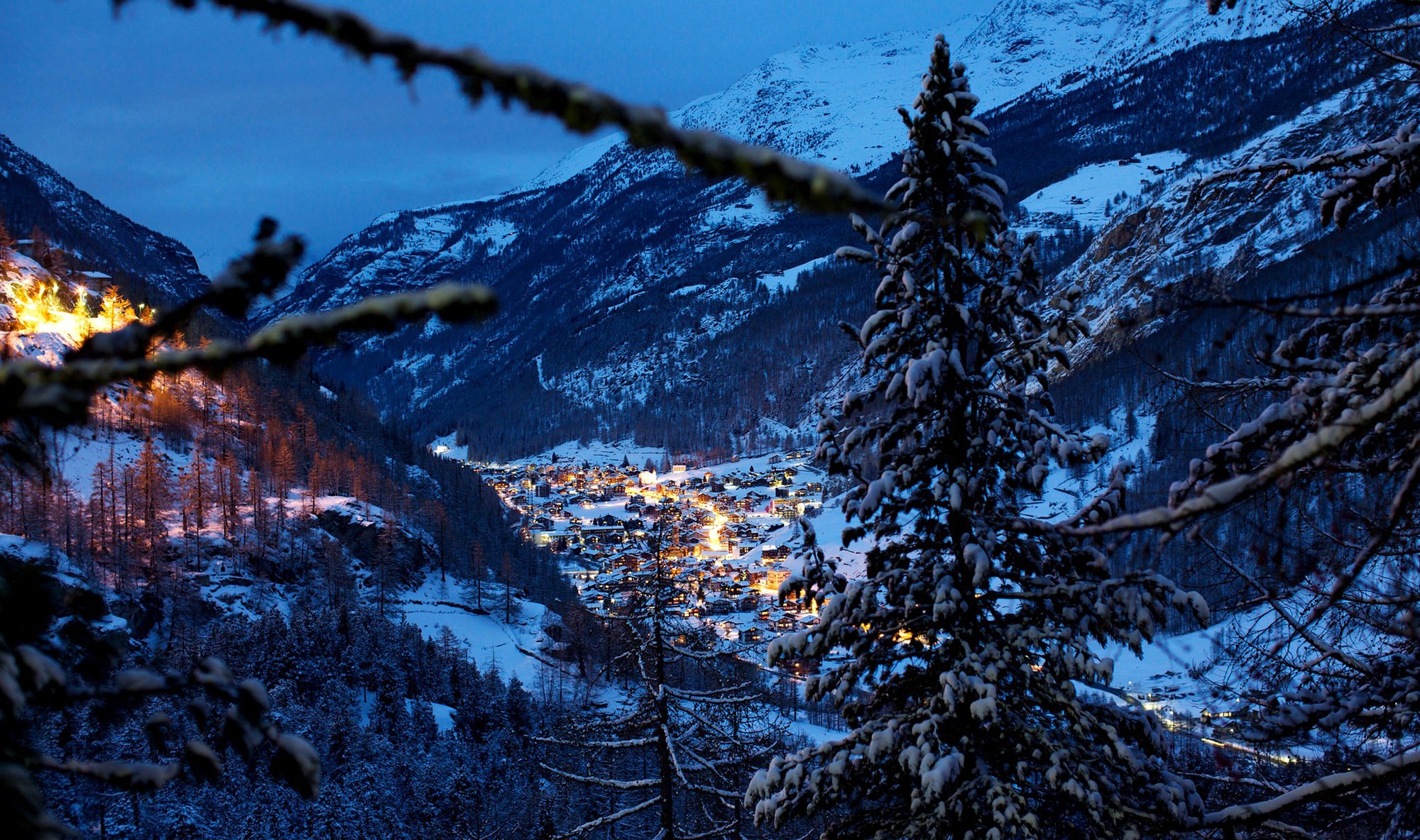 alpen alpen schweiz berge stadt ansicht panorama winter schnee natur abend landschaft chalet häuser hütten bäume