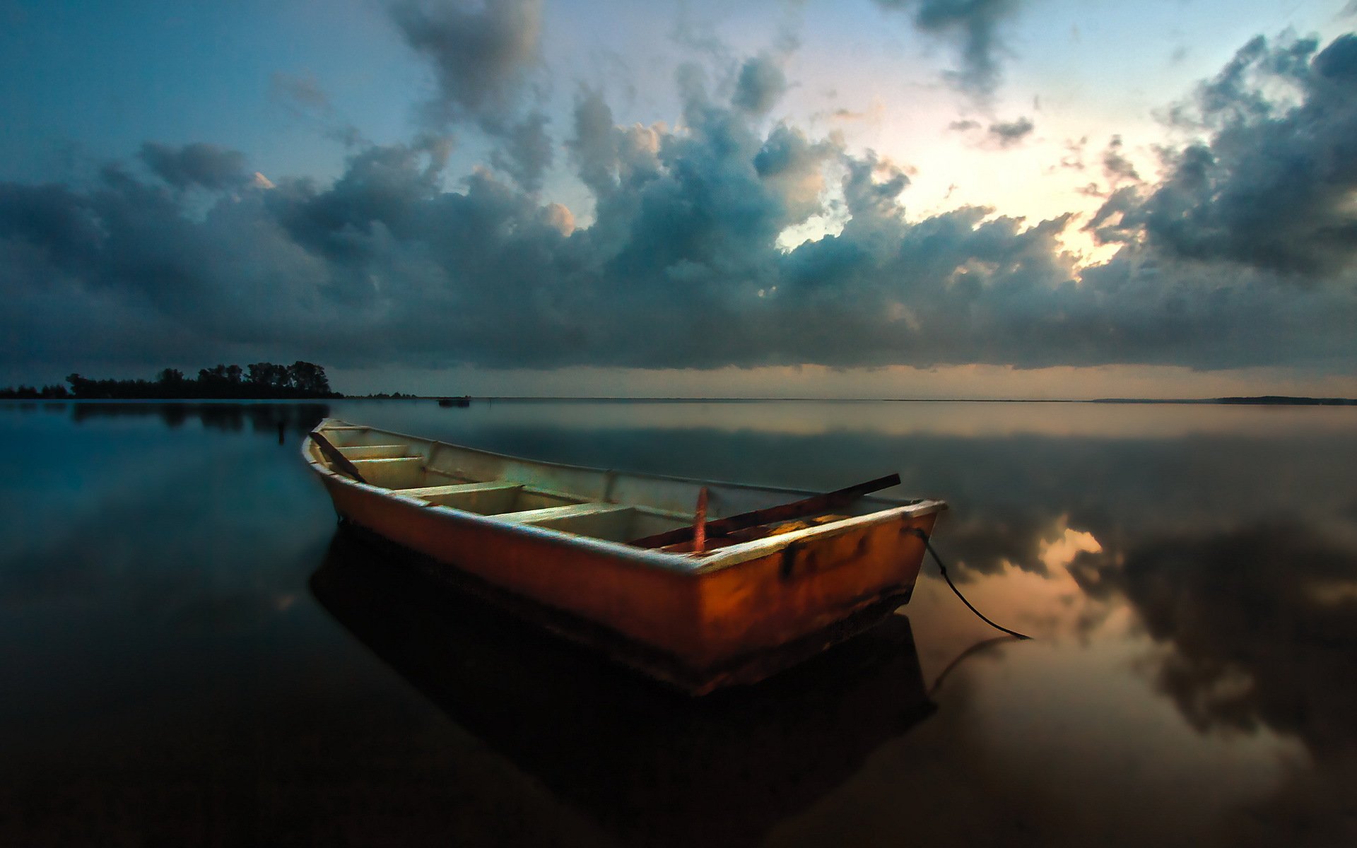 baie bateau nuages aube