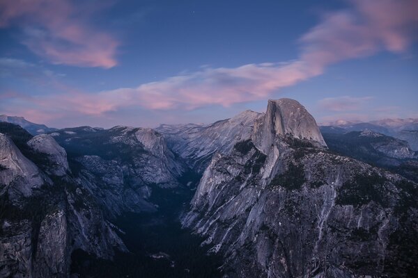 Chaînes de montagnes dans le parc National de Yosemite