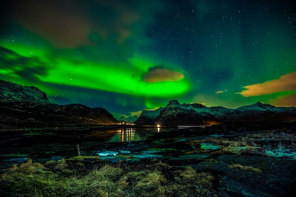 Incroyablement belles aurores boréales sur les îles Lofoten