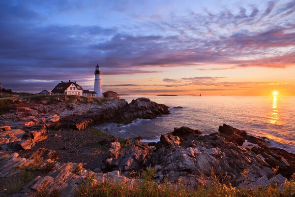 Sunrise in Portland, lighthouse