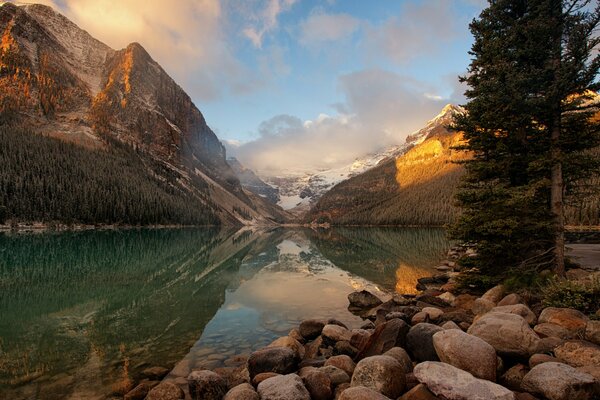 Canada. Sunrise in the National Park