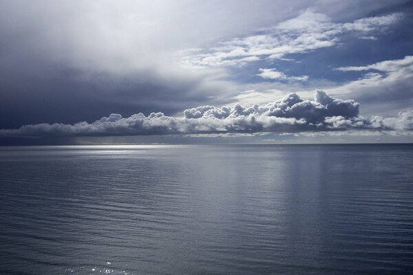 Et c est devenu vide. Juste la mer . Nuages seulement 