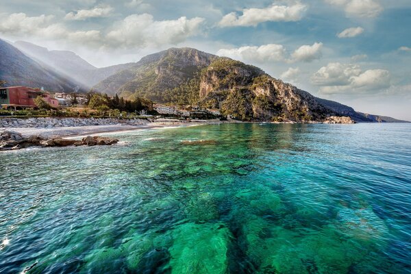 Acqua limpida e vista sulla baia