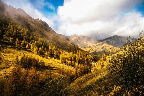 The mountains of Italy are beautiful in autumn