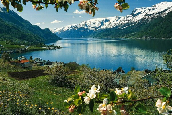 Spring. House on the shore of a mountain lake