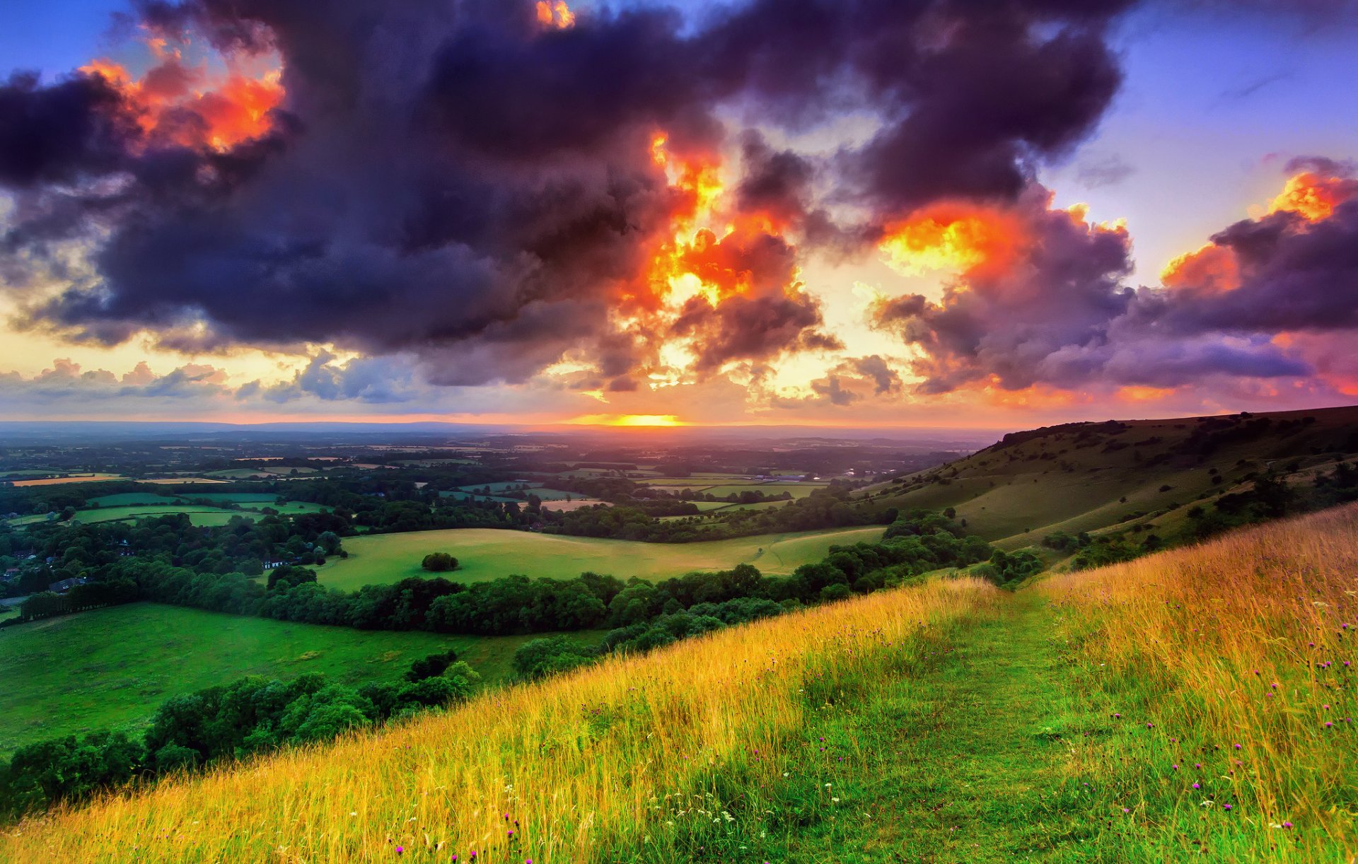 anglia west sussex mid sussex wioska hassocks dolina pól natura krajobraz pole trawa zieleń drzewa ścieżka poranek wschód słońca słońce niebo chmury chmury