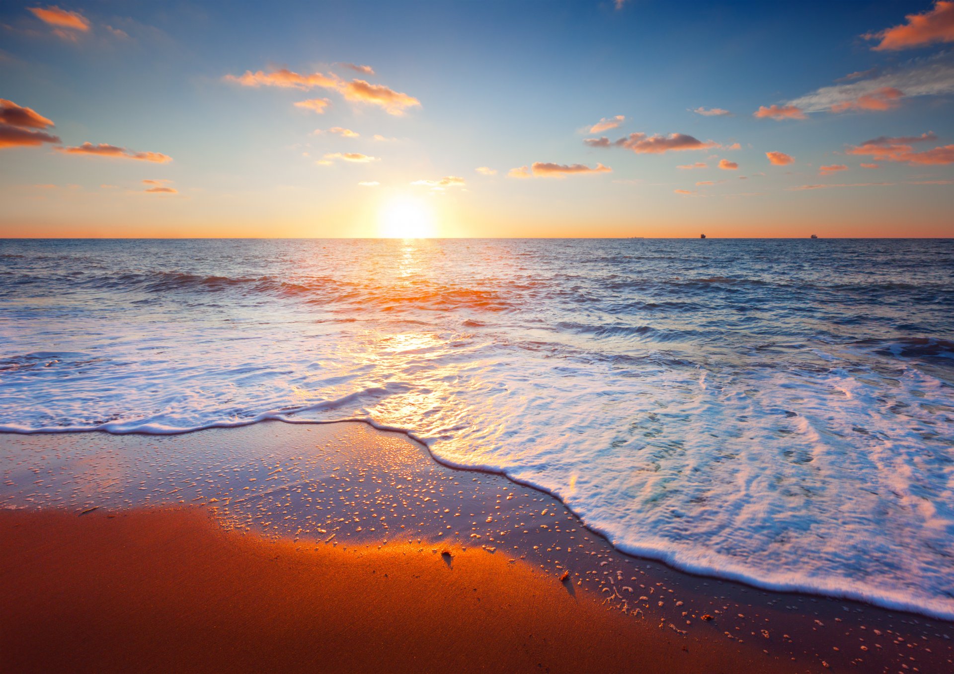 bella scena tramonto mare cielo nuvole sabbia spiaggia paesaggio natura