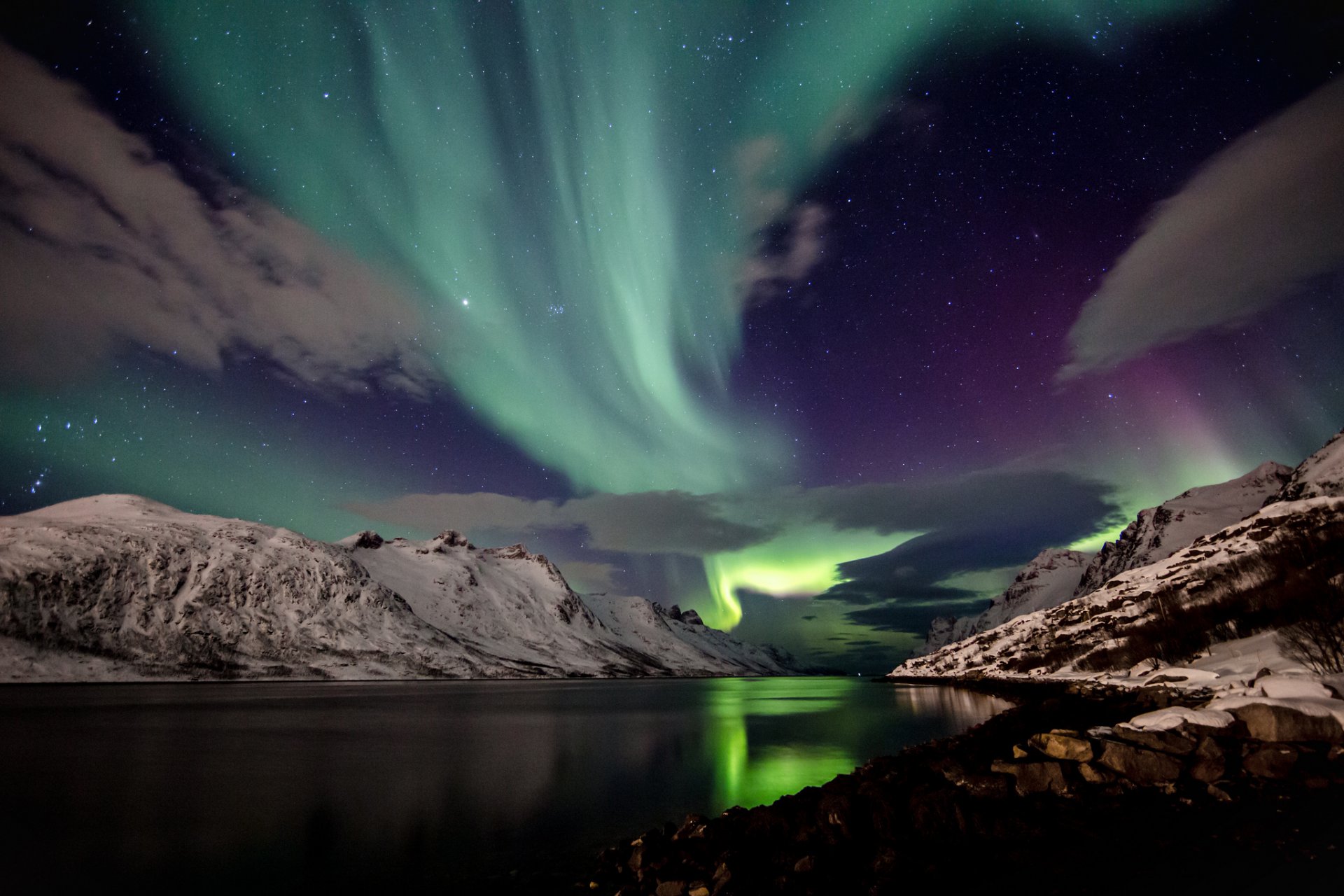 montagnes islande neige ciel nuit aurores boréales