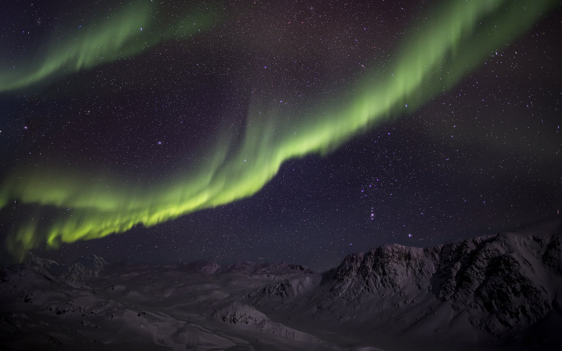 ausstrahlung nordlicht nacht grün schnee winter sterne berge