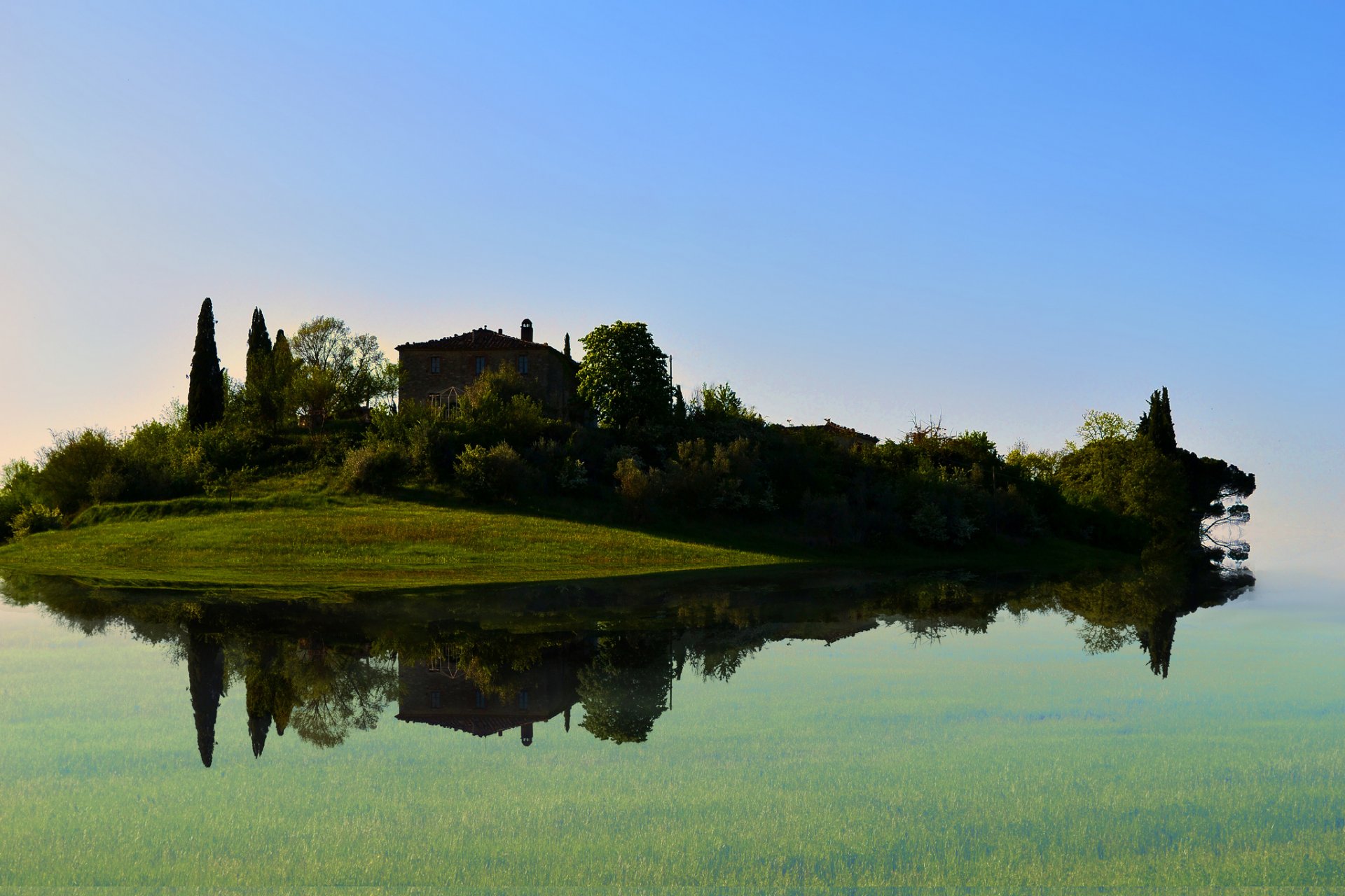 lago isola casa alberi