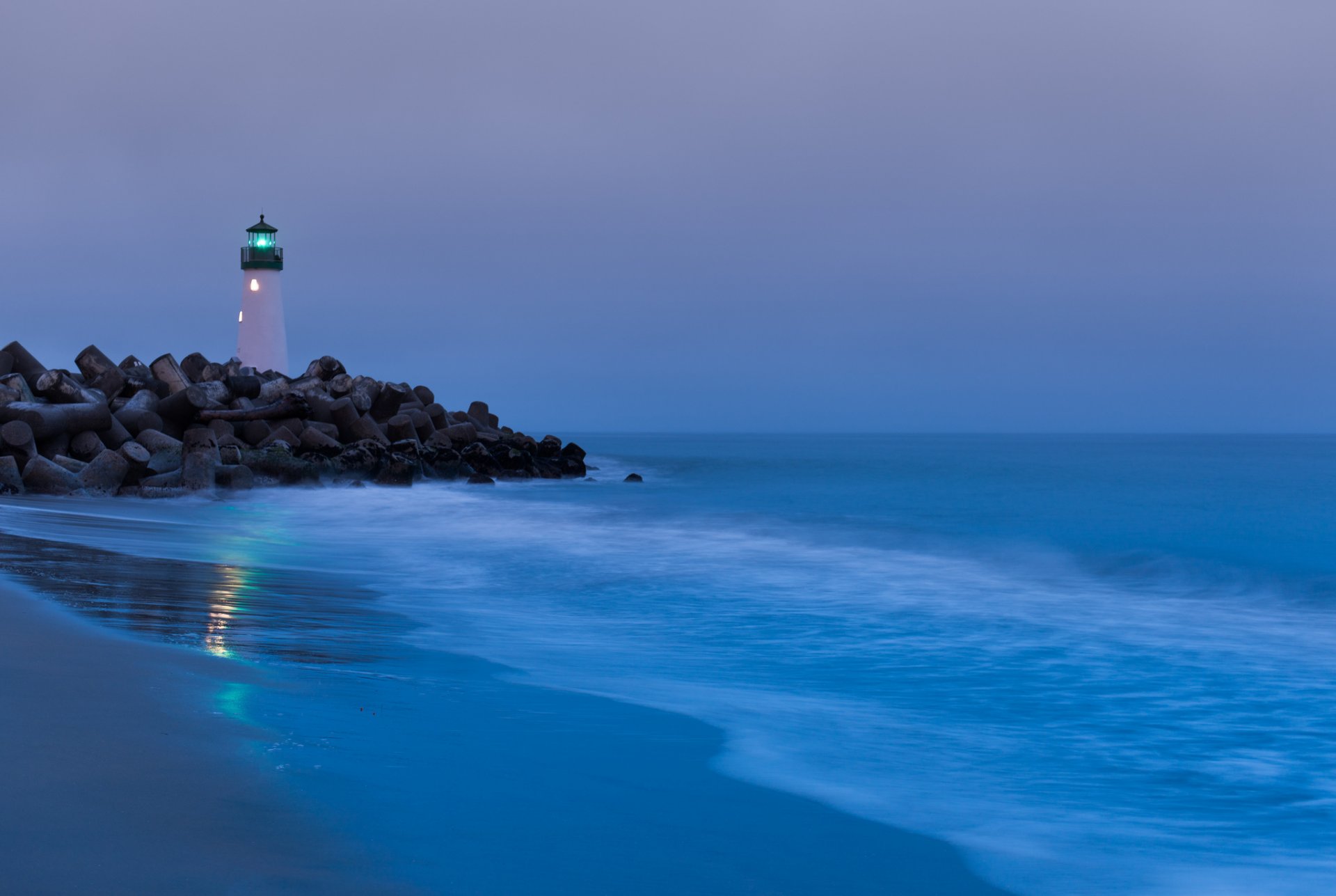 etats-unis californie phare lumière pierres rivage sable surf océan