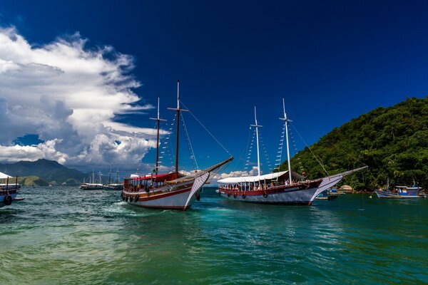 Barche in movimento. Isola Verde