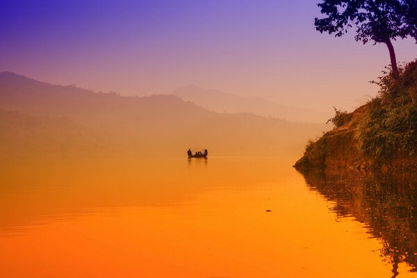 Incontra l Alba nel lago smozy nebbia