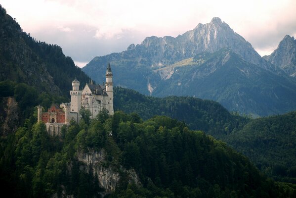 Ancien château dans les montagnes de l Allemagne