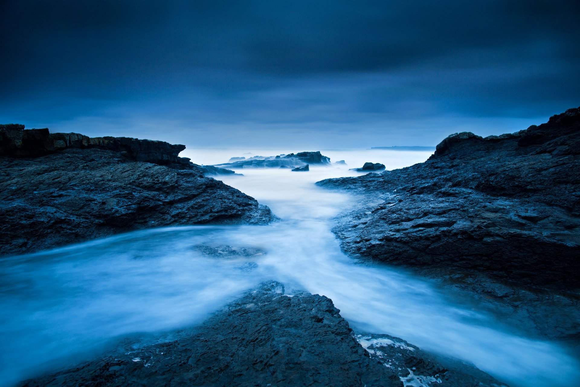 irland claire spaenischhafen atlantik meer ozean bäche wasser felsen belichtung himmel blautöne winter küste kälte hopkins foto