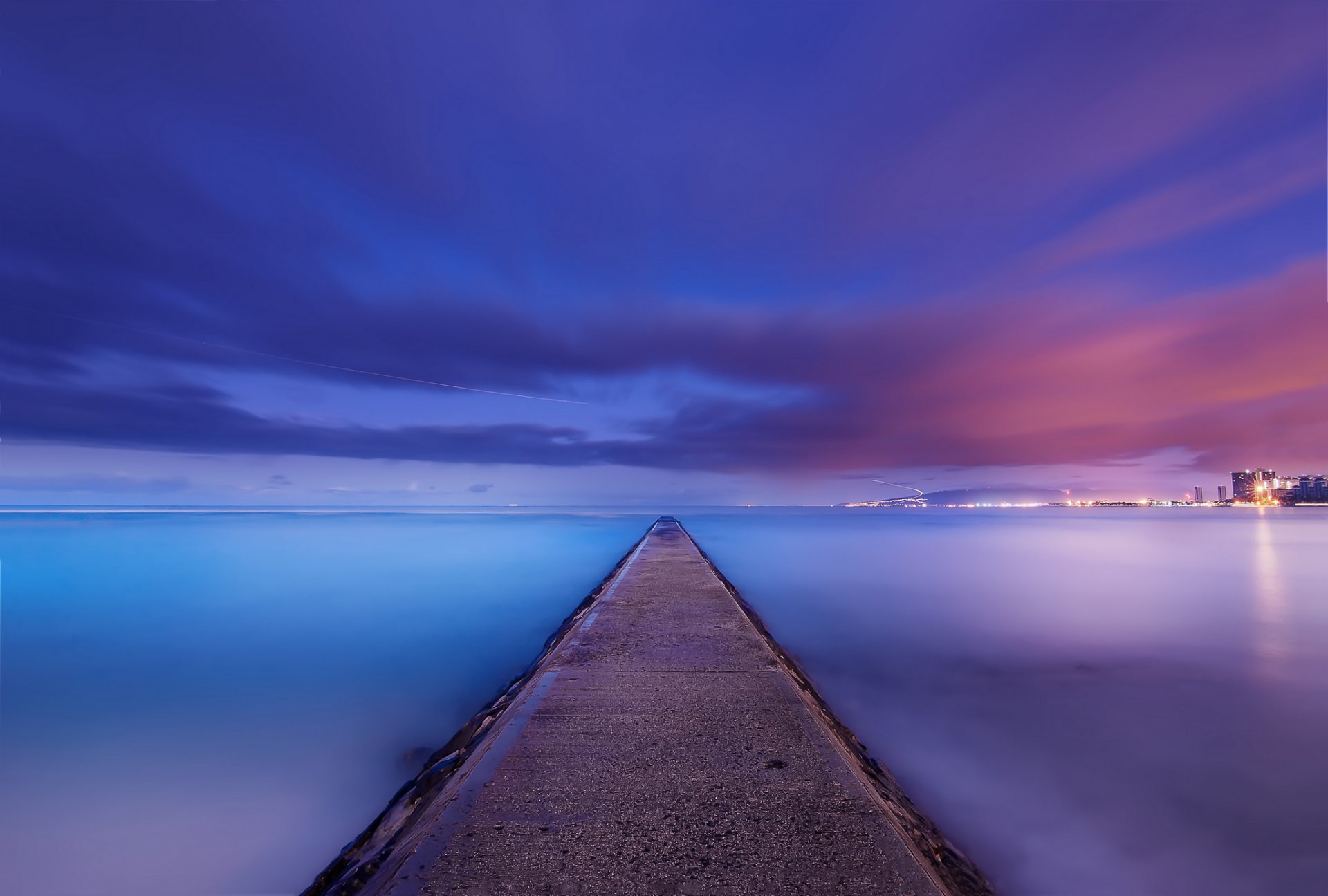 stati uniti hawaii oceano costa costa calma notte blu lilla cielo nuvole lontano città luci