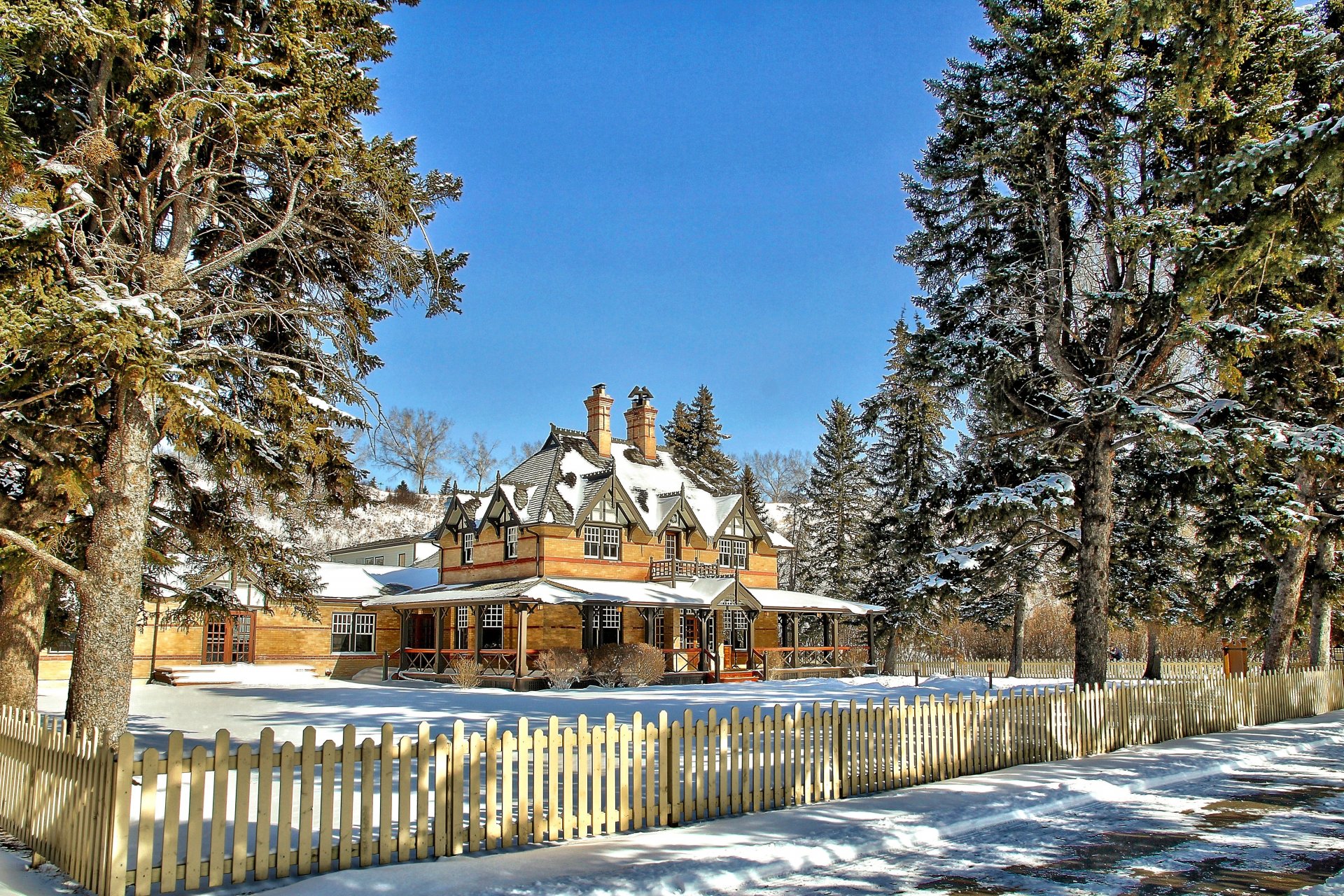 finca casa cerca invierno nieve árboles cielo