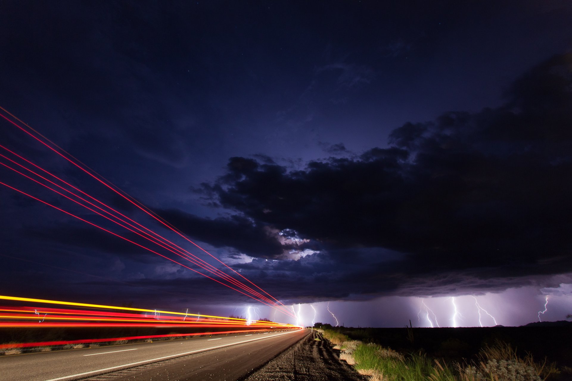 etats-unis arizona nuit ciel nuages éclairs foudre route lumière exposition