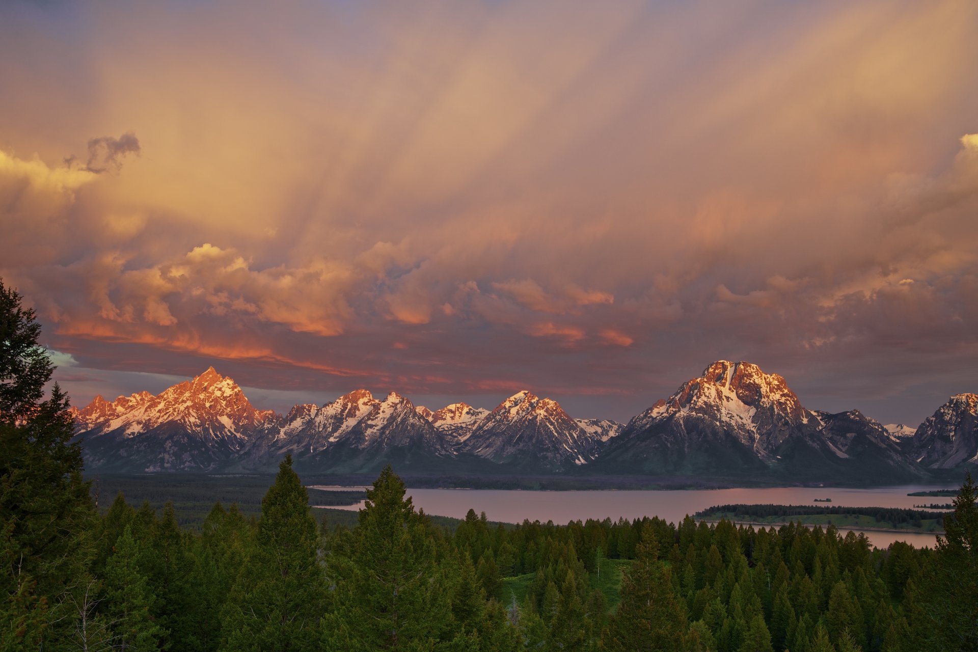 états-unis parc national de grand teton wyoming matin montagnes ciel forêt lac