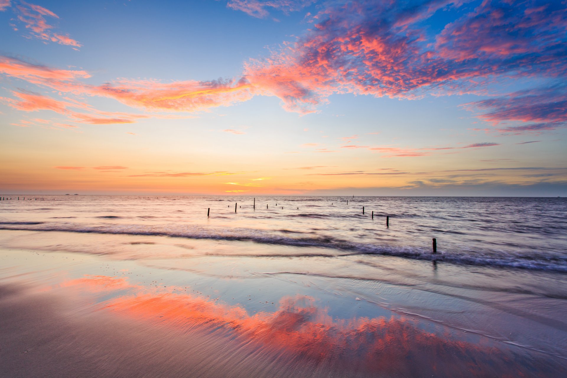 china taiwan bucht küste sand ufer stützen morgen morgendämmerung himmel wolken reflexion