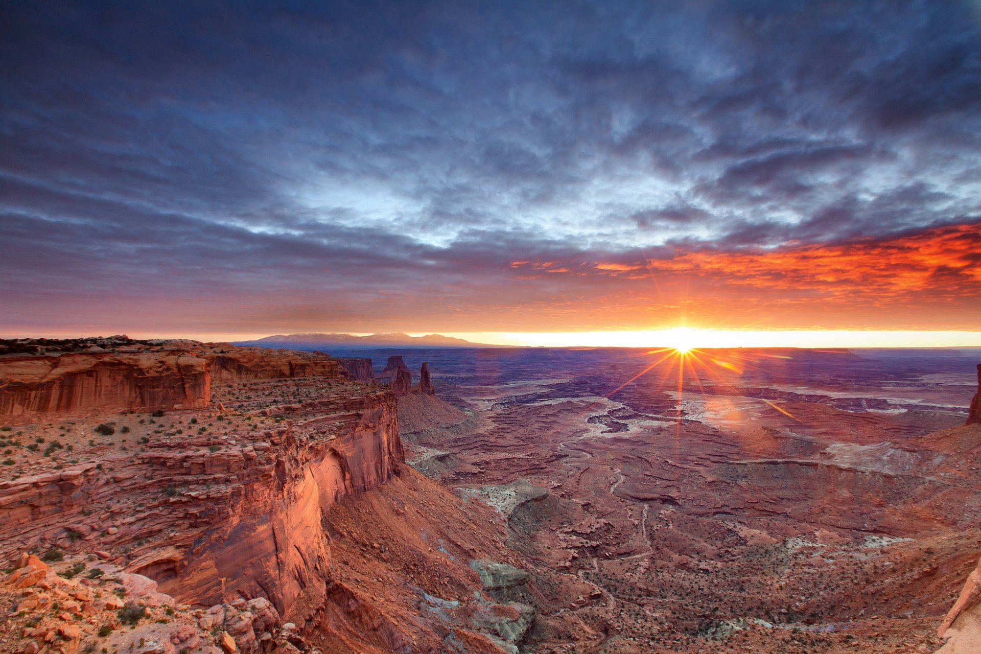 utah stati uniti d america parco nazionale di canyonlands deserto rocce canyon cielo mattina sole