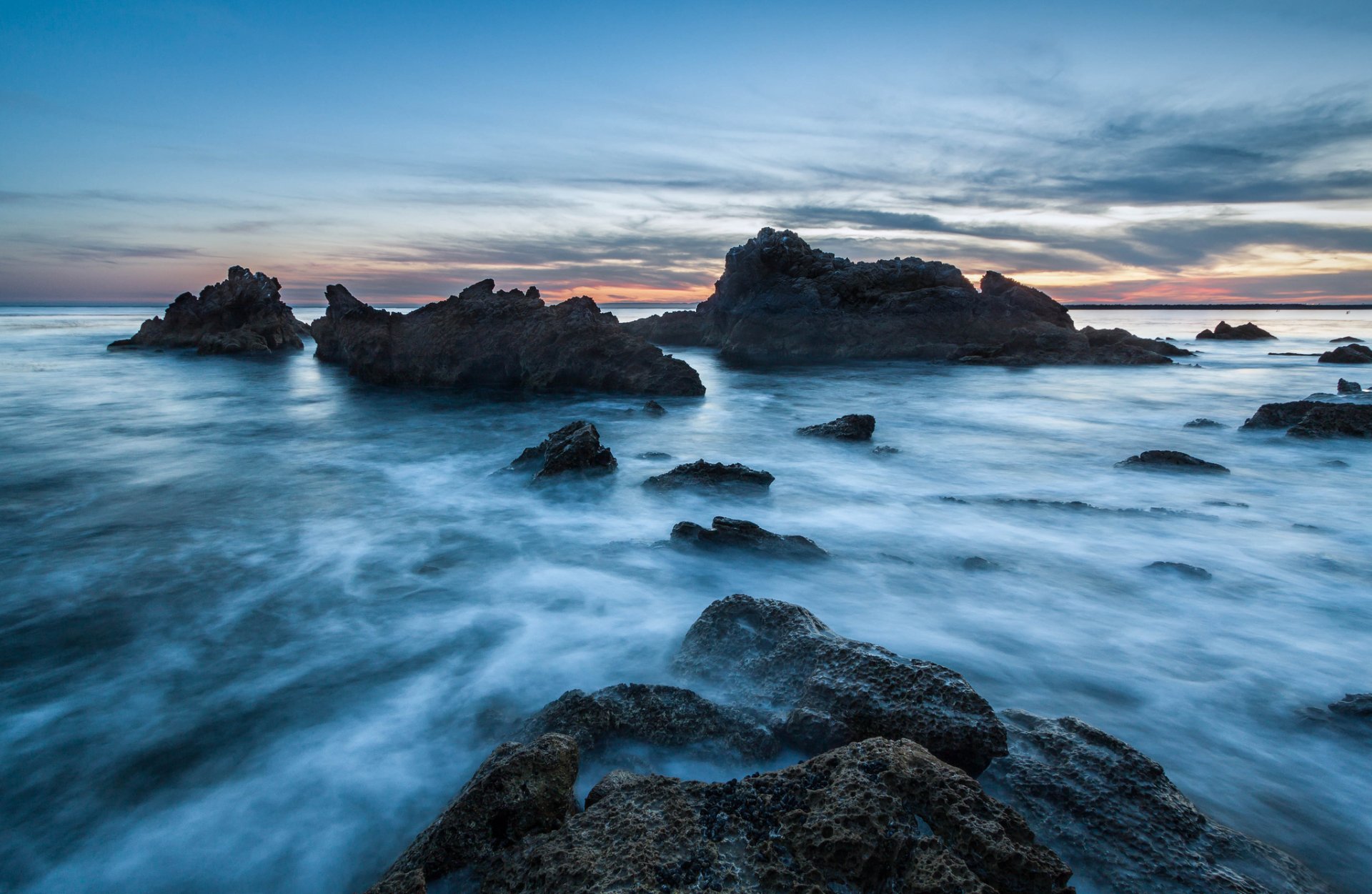 estados unidos california océano costa rocas rocas tarde puesta del sol azul cielo nubes