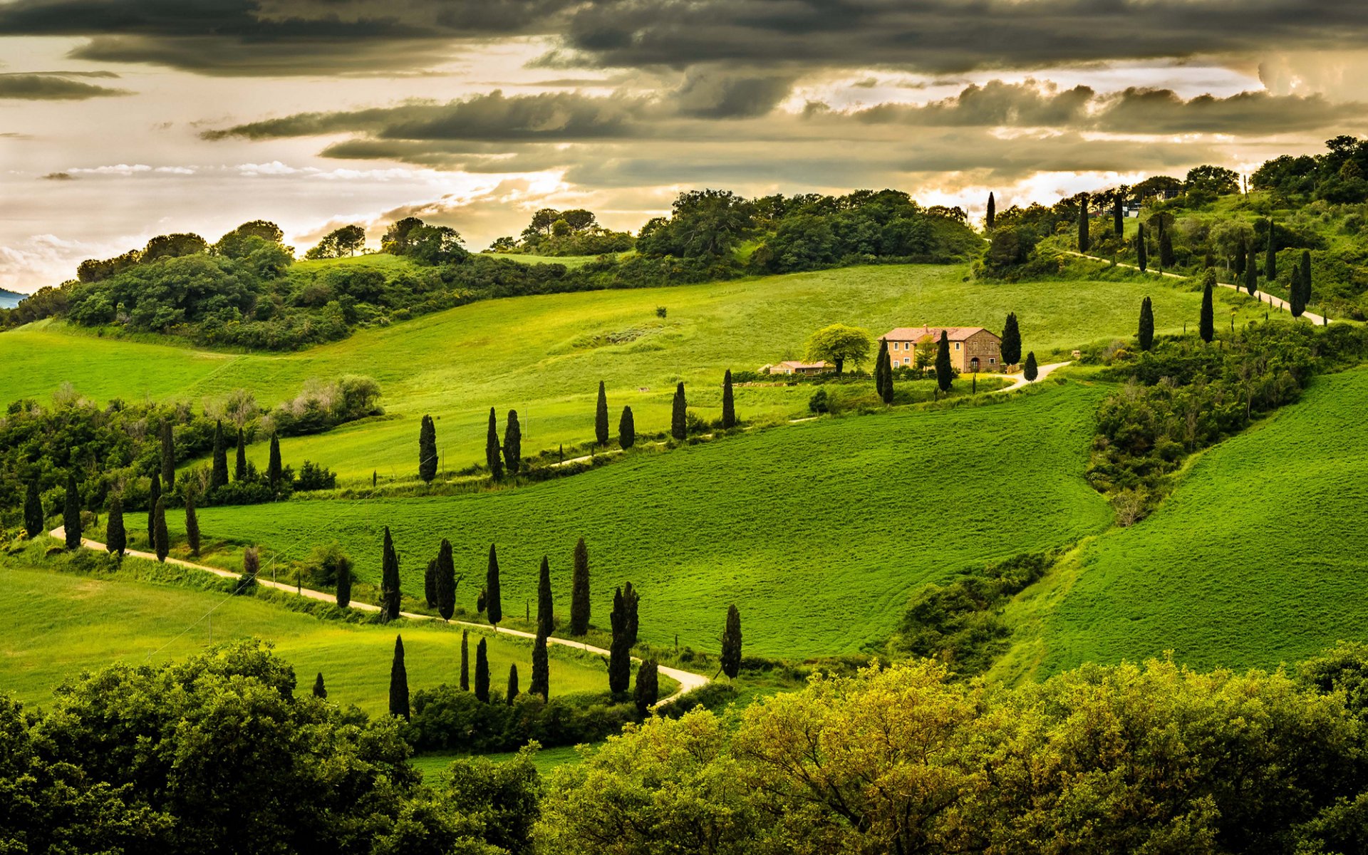 umbrien italia italien hügel haus bäume grün himmel wolken natur landschaft