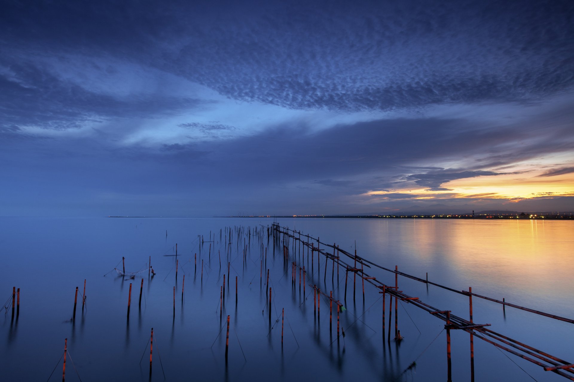 taiwan mare calma calma sera crepuscolo tramonto cielo nuvole blu