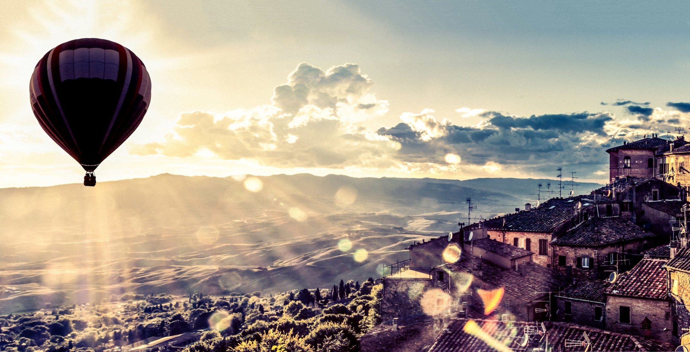 paisaje ciudad globo casas naturaleza árboles árbol follaje hojas hojas montañas sol resplandor rayos colinas hermosa vista nubes cielo fondo de pantalla pantalla ancha pantalla completa pantalla ancha