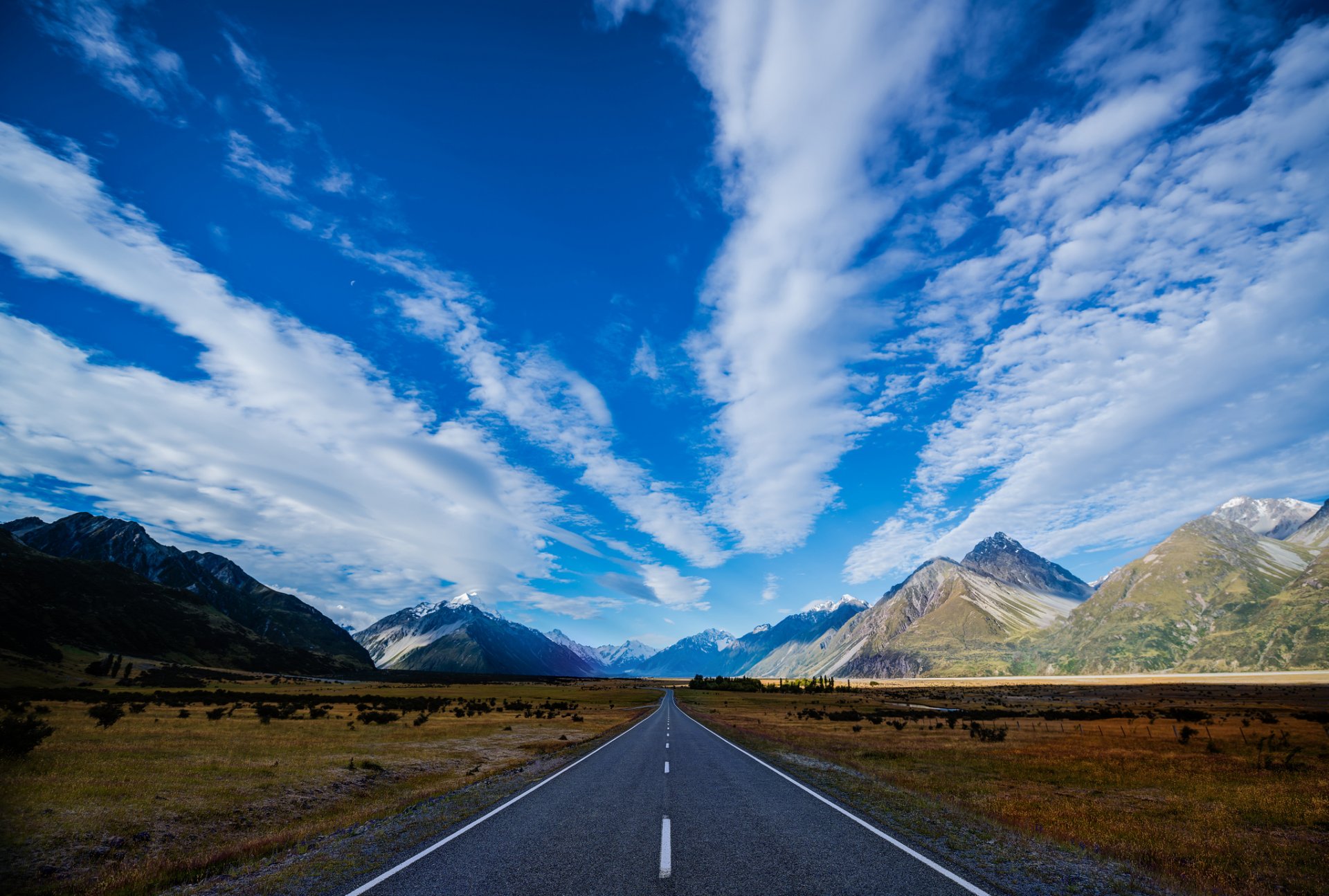 neuseeland straße strecke autobahn berge blau blau himmel wolken