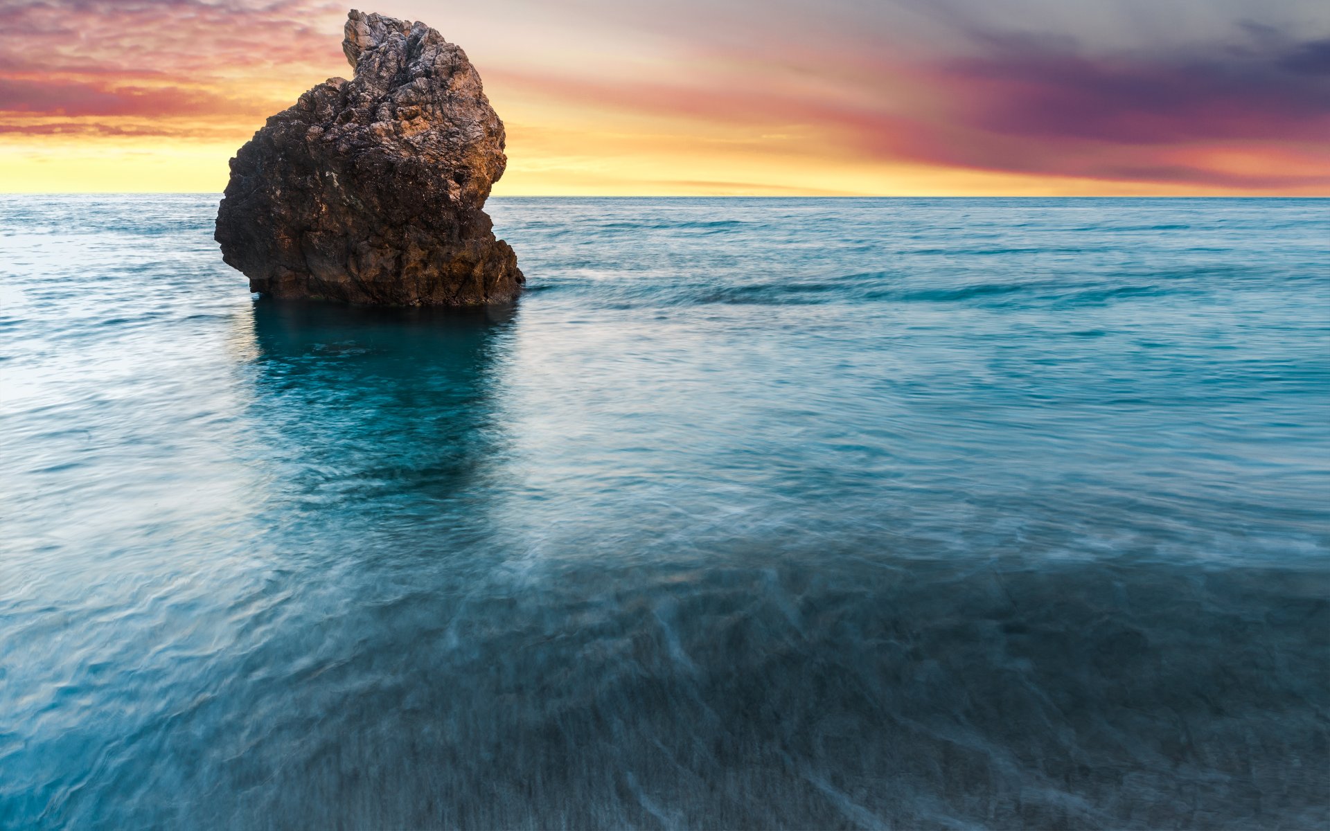 playa de milos isla lefkada grecia amanecer océano roca