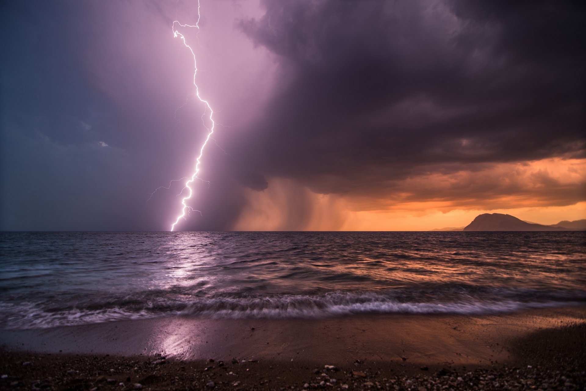 mare sera cielo tempesta fulmine riva