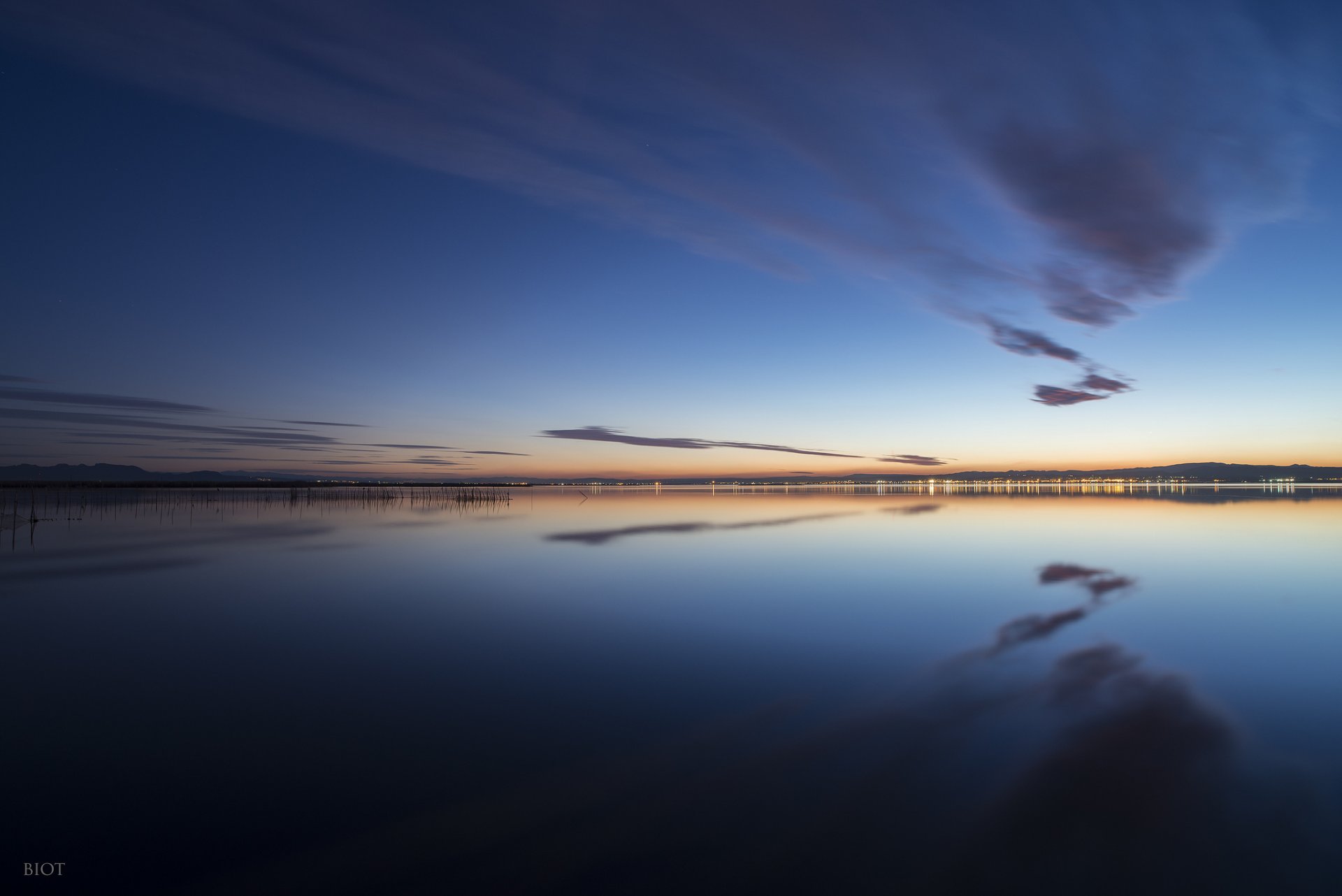 spagna valencia gavines foresta mediterraneo sera cielo nuvole acqua riflessioni città luci costa alfredo bio fotografia