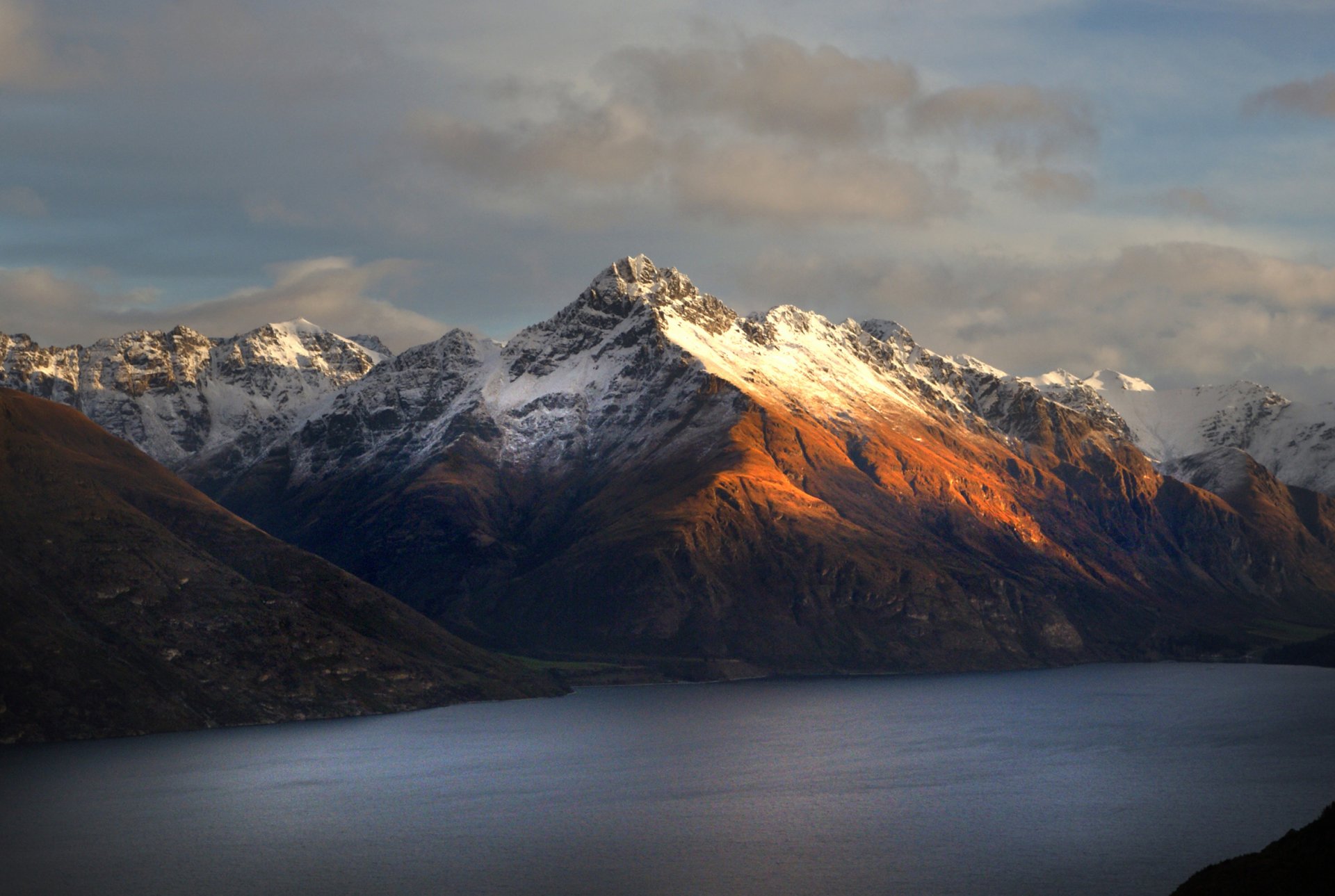 nuova zelanda walter peak queenstown montagne neve inverno lago