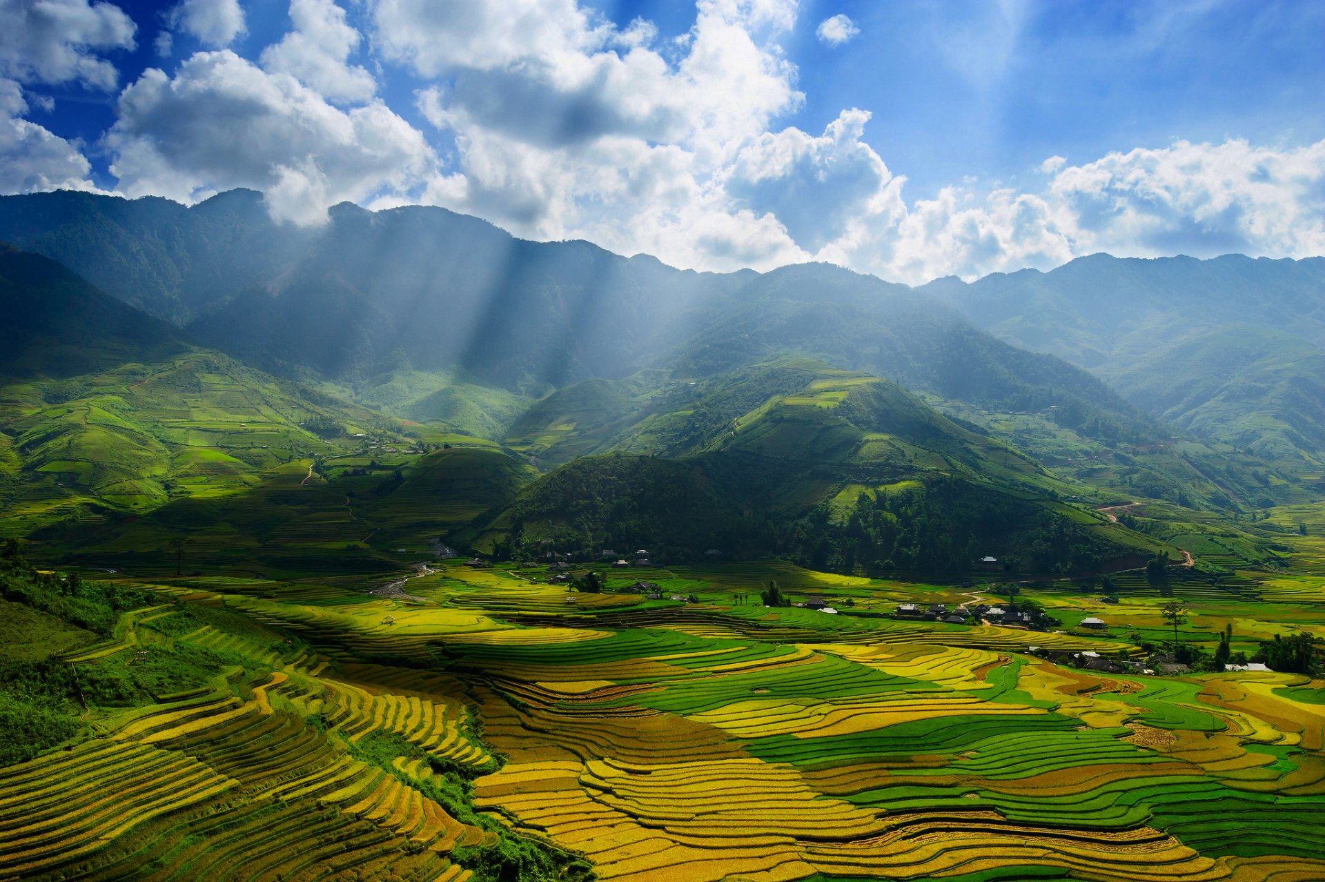 vietnam yenbai province du nord automne septembre ciel nuages rayons lumière vallée champs par tu_geo