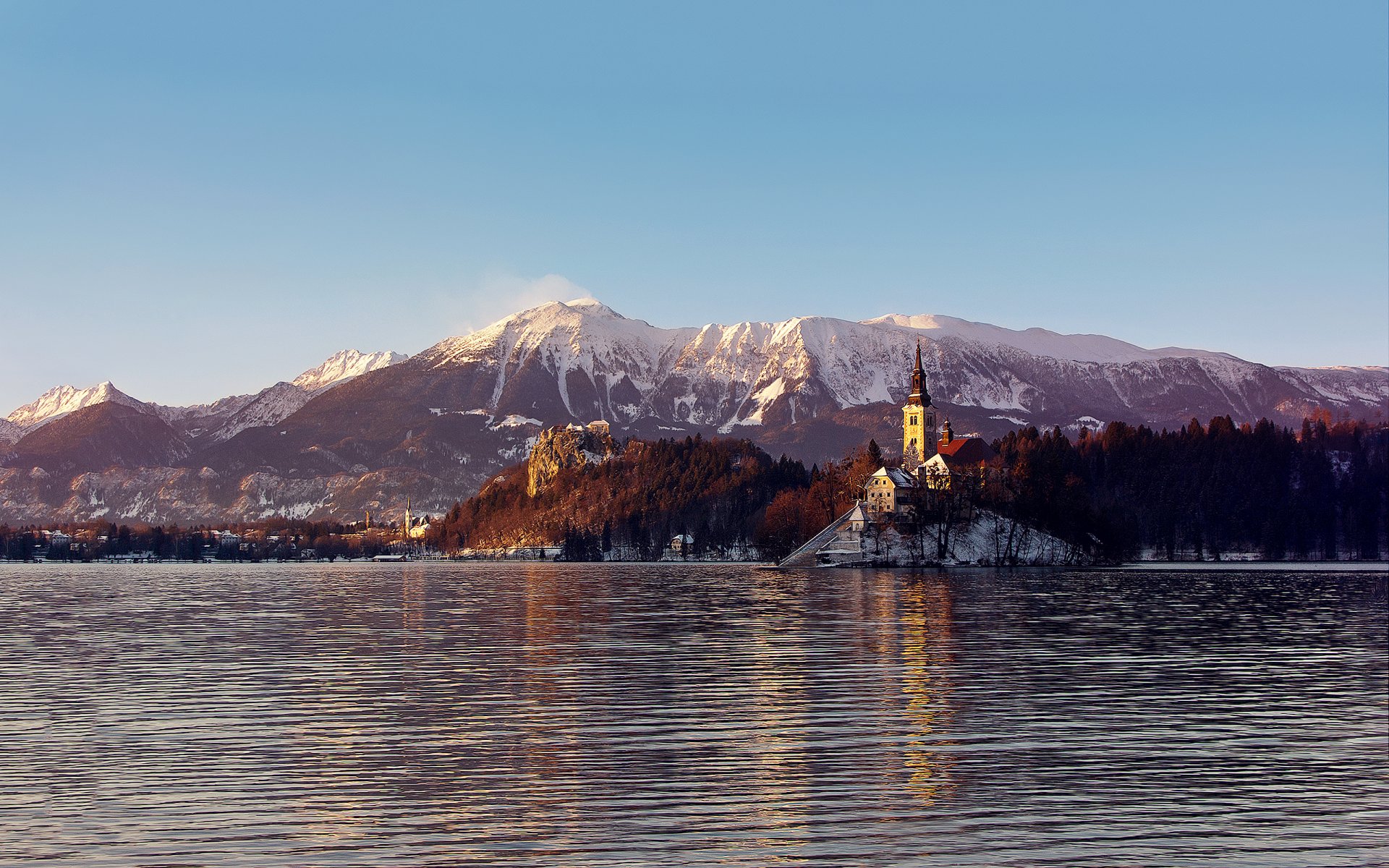 lago castello montagna neve foresta inverno increspature guglia torre cresta