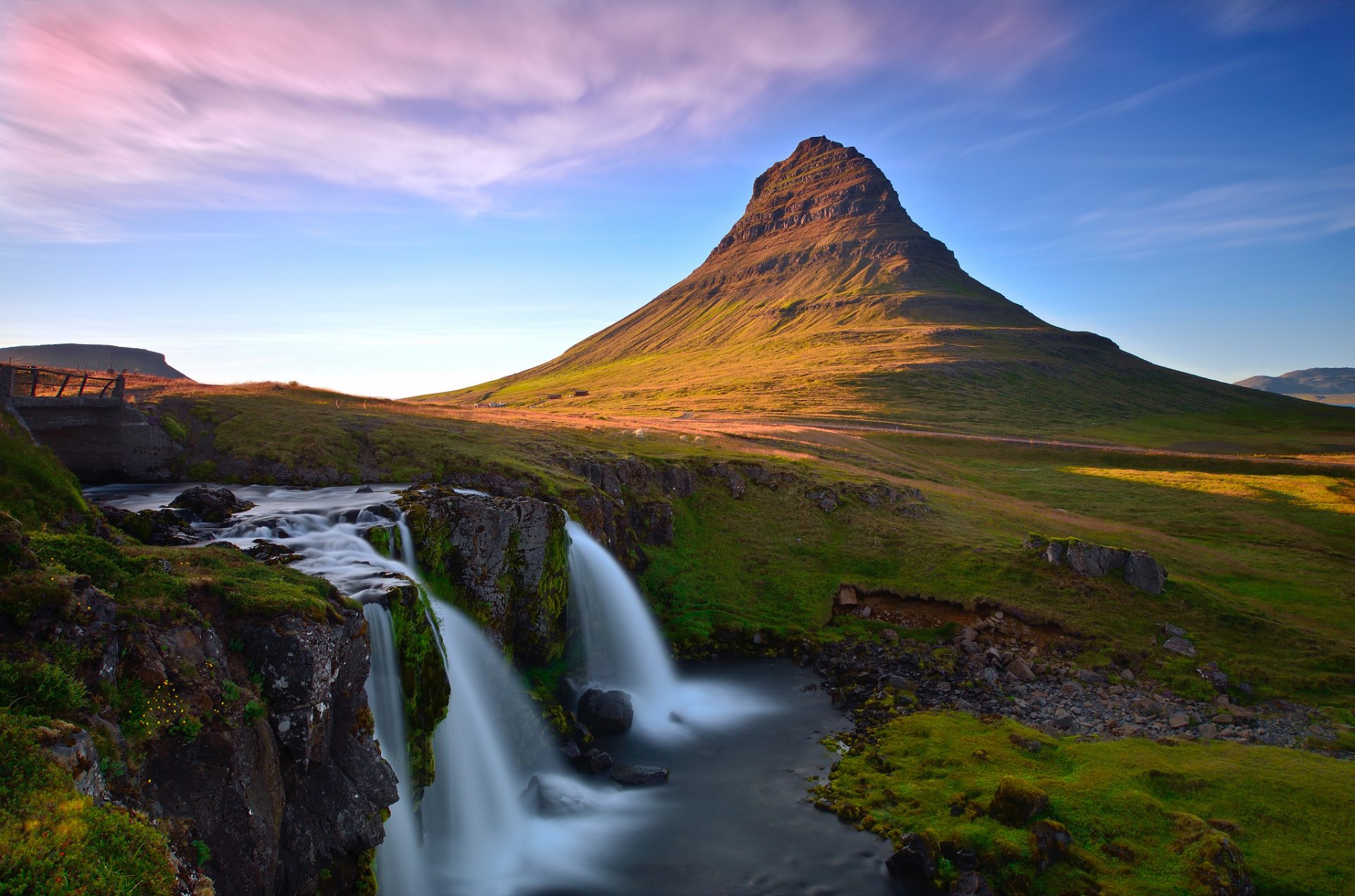 kirkjufellsfoss island wasserfall berg