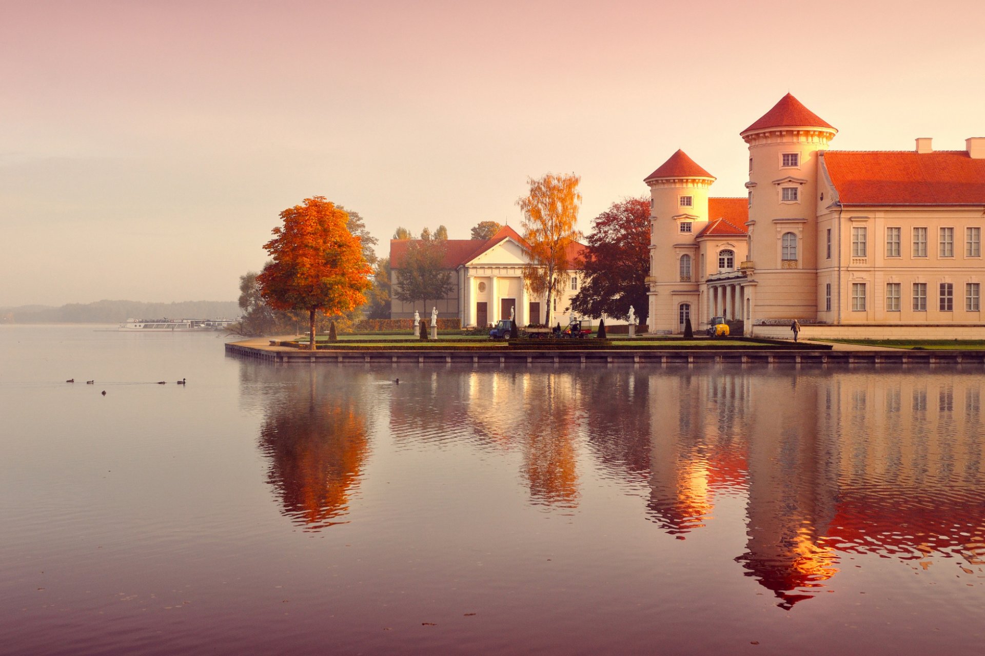 allemagne automne bâtiments gens arbres feuilles orange jaune eau réflexion matin brouillard nature paysage