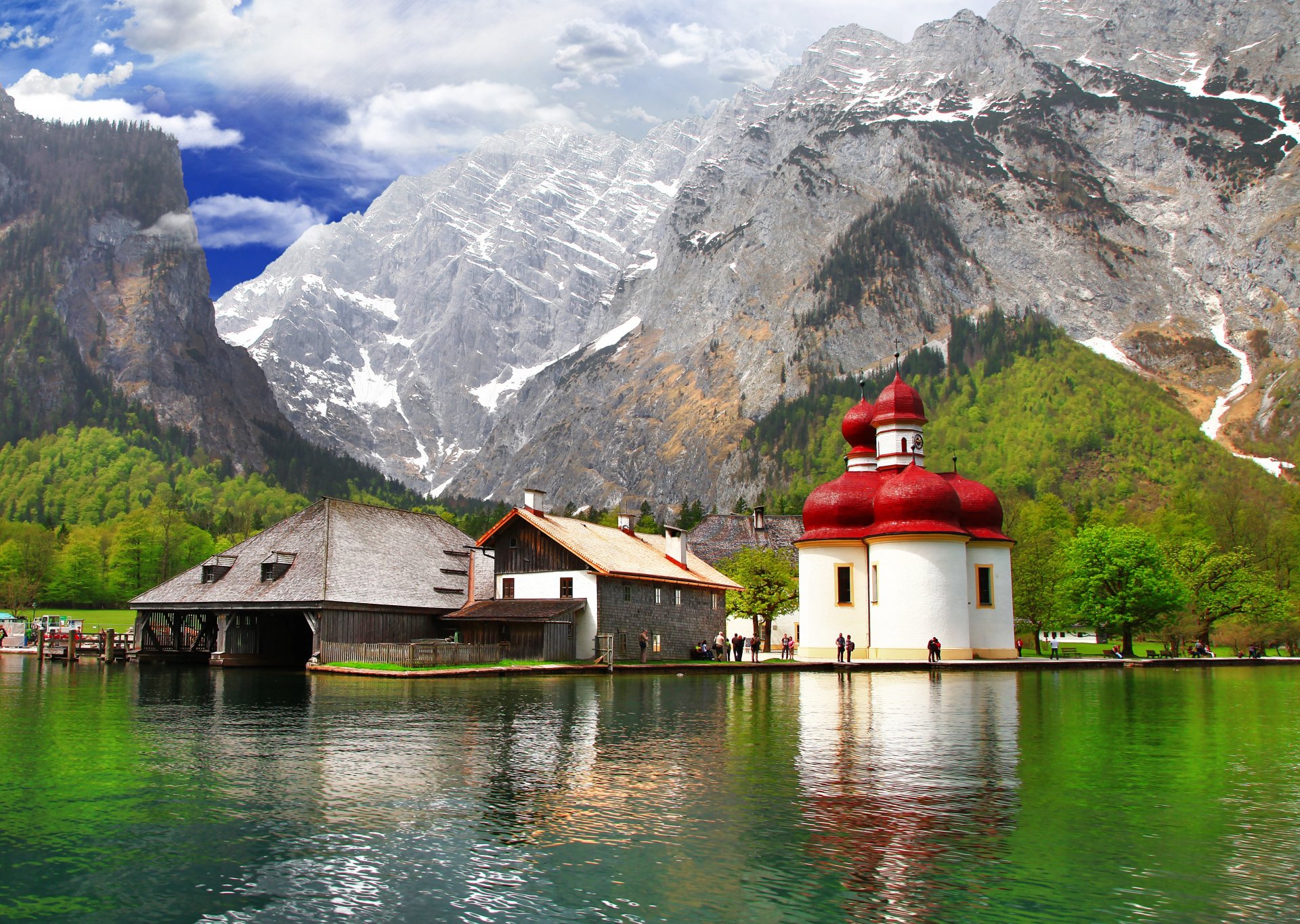 berchtesgaden bavière allemagne montagnes alpes parc côte lac maisons bâtiments personnes arbres verdure nature paysage