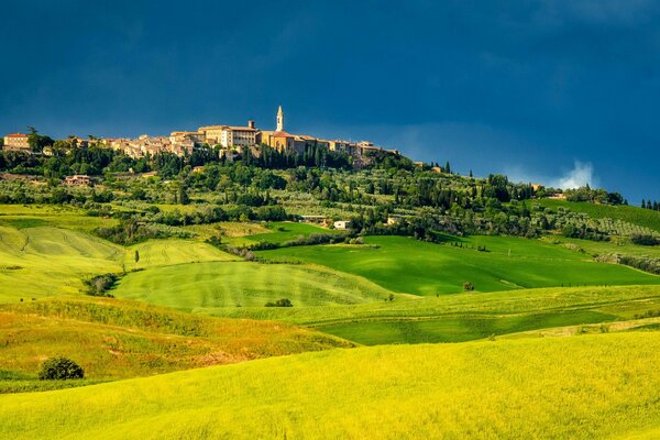 Panorama De L Italie. Champs De Toscane