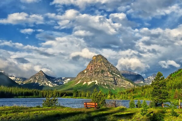 Wolken über dem Glacier National Park