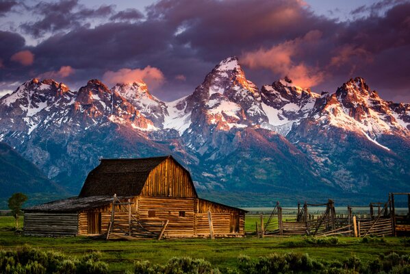 Casa entre las montañas en Estados Unidos