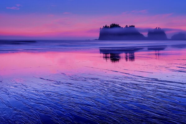 Pink sunset in the Pacific Ocean