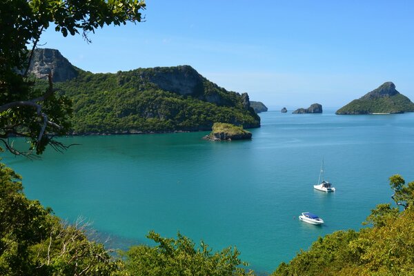 Berge, Meer und Bäume in Thailand