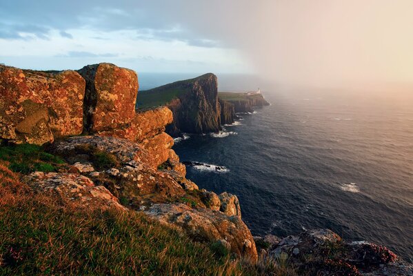 Fotos von Felsen und Meer in Schottland